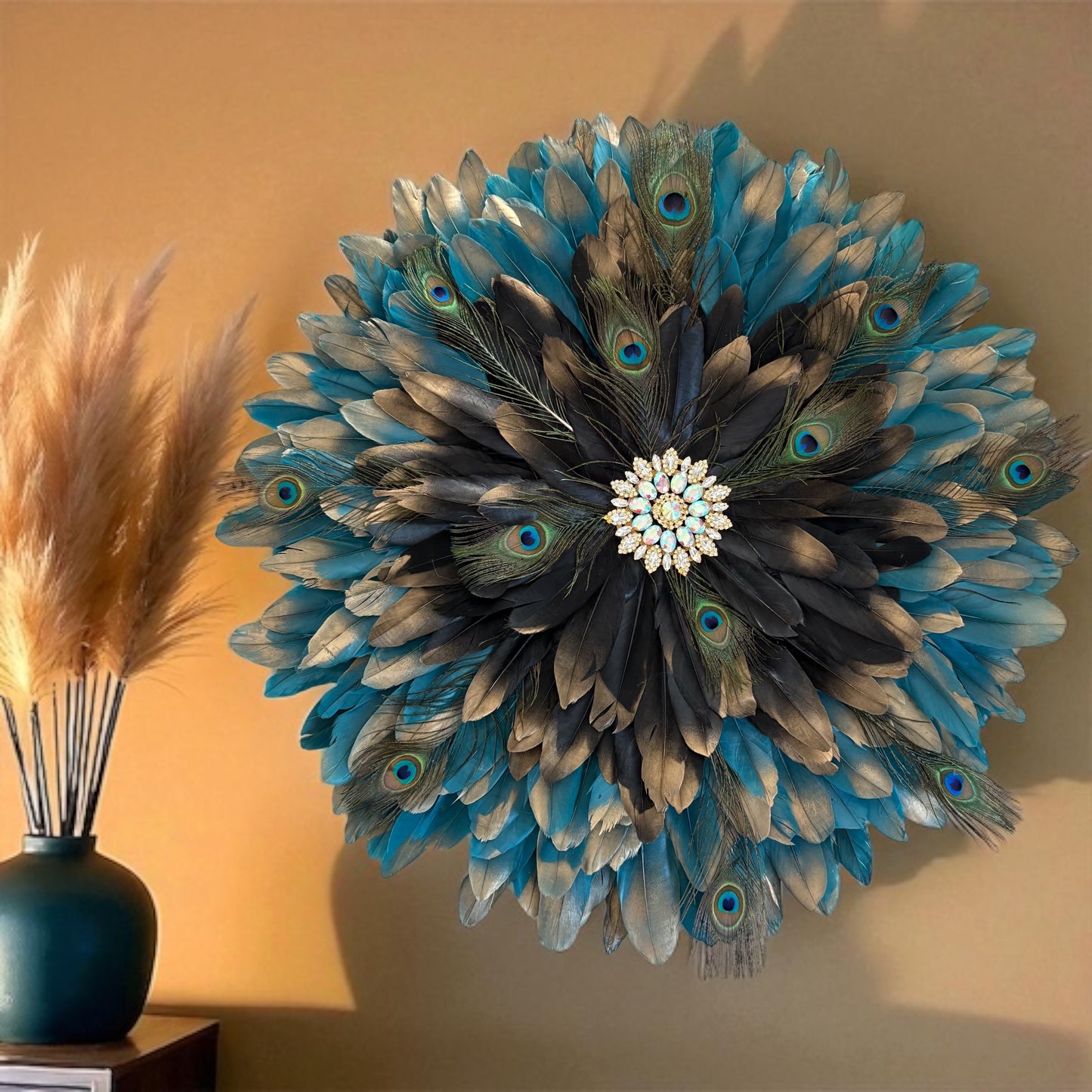 JujuHat « Élégance Paon » - Déco murale bohème chic en plumes naturelles et strass scintillants